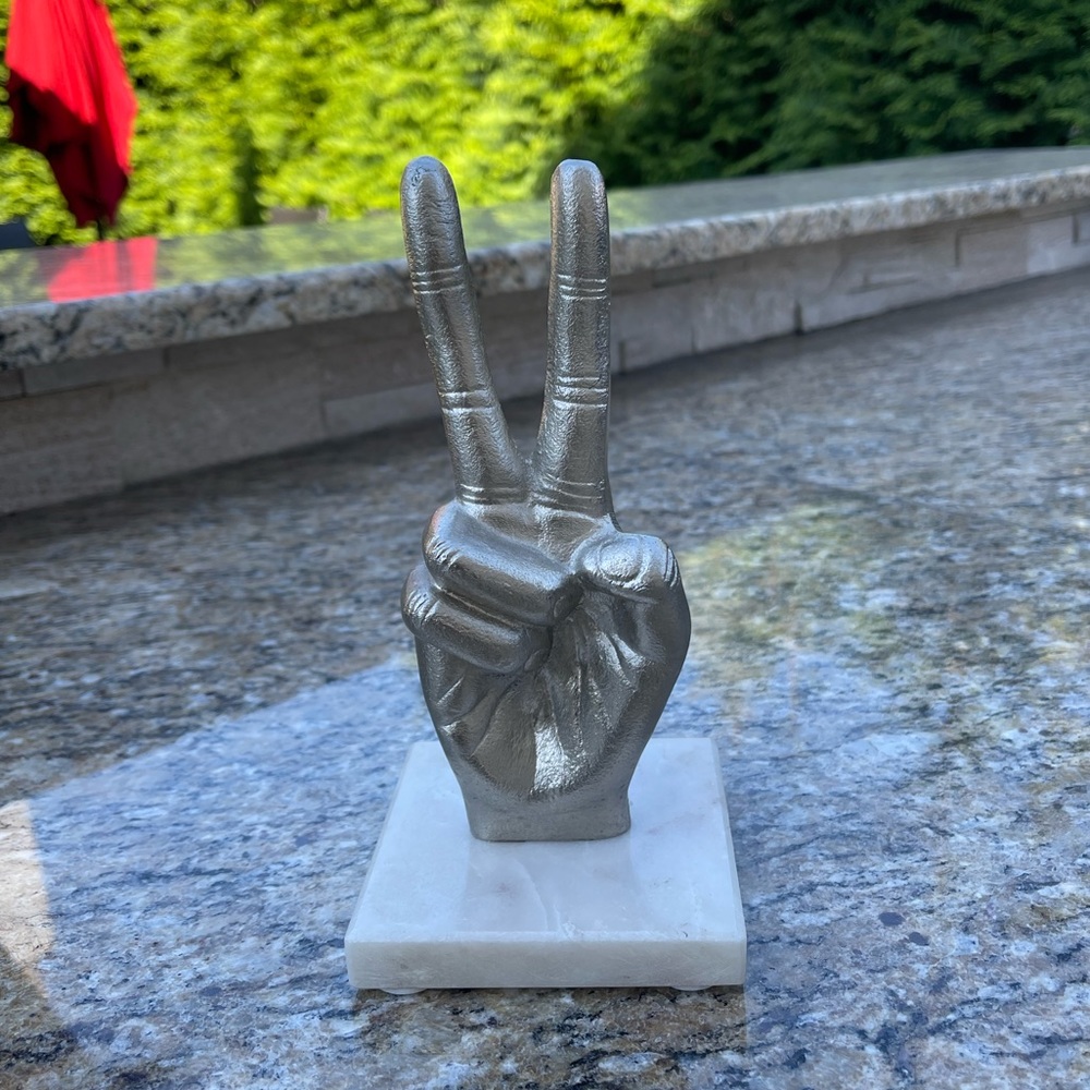 Silver Peace Victory sign statue on granite base. New condition. 8.5” - Picture 11 of 13